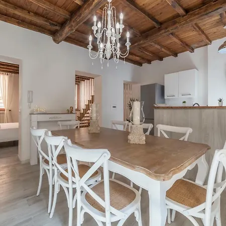 1 Bd 1 Ba Spanish Steps Penthouse *