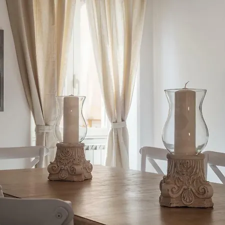 1 Bd 1 Ba Spanish Steps Penthouse *